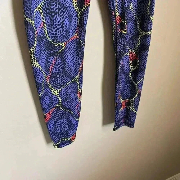 H&M Multicolor Print Leggings Size Medium - Picture 5 of 13